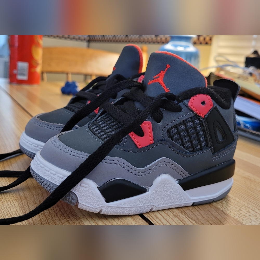 Nike Air Jordan 4's Retro "Infrared"